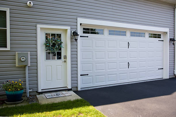 24/7 Emergency Garage Door Panel Replacement experts in Winfield, IL